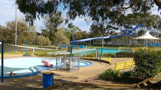 oak park swimming pool