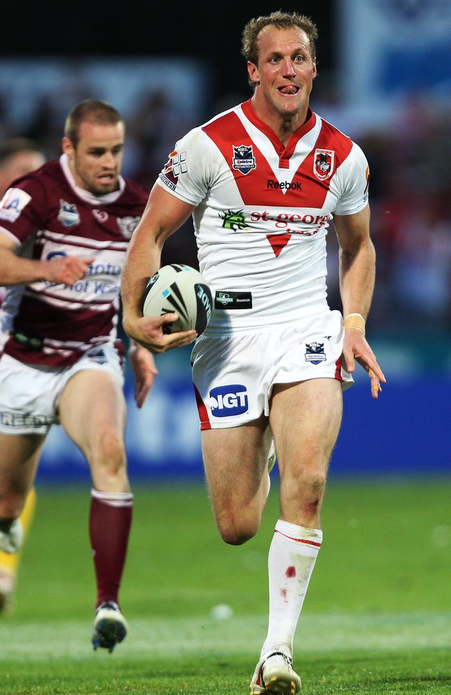 Mark Gasnier says Mitchell is bring the odler style of centre back to the NRL.