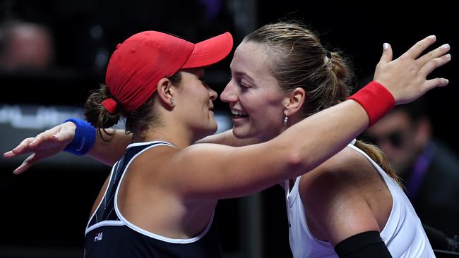 Ash Barty (L) hugs good friend Petra Kvitova. Picture: Noel Celis/AFP