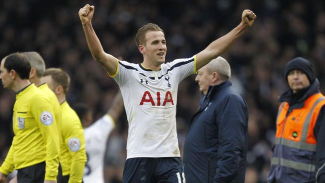 Tottenham Hotspur's English striker Harry Kane (C) celebrates victory after the final whistle during the English Premier League football match between Tottenham Hotspur and Arsenal at White Hart Lane in London, on February 7, 2015. AFP PHOTO / IAN KINGTON RESTRICTED TO EDITORIAL USE. No use with unauthorized audio, video, data, fixture lists, club/league logos or “live” services. Online in-match use limited to 45 images, no video emulation. No use in betting, games or single club/league/player publications.