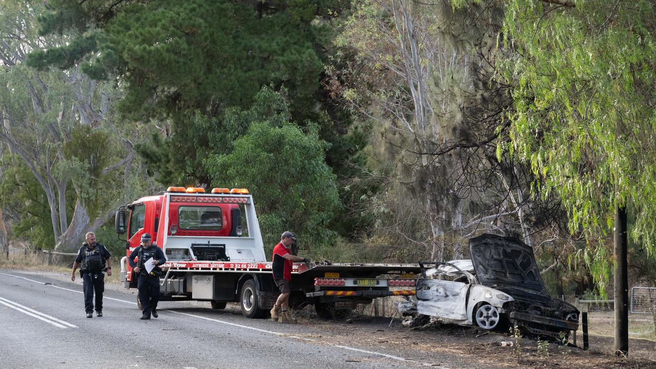 Fatal car crash sparks scrub fire closes road at Cockatoo Valley