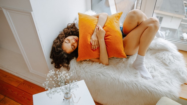 A new study has confirmed that taking a short nap during the day can boost your brain health as we age. Image: Pexels.