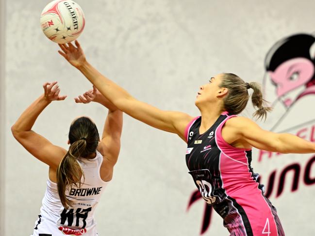 Thunderbird Matilda Garrett intercepts Kelsey Browne in the defeat of the Magpies. Picture: Sue McKay/Getty Images