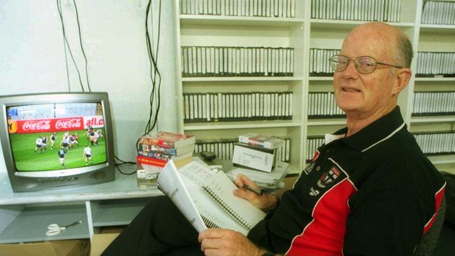 22/11/2002. John Beveridge, St Kilda Football Club's recruiting manager, going over some videos. PUB DHS 27/05/2004 Pge 98. Digital Image