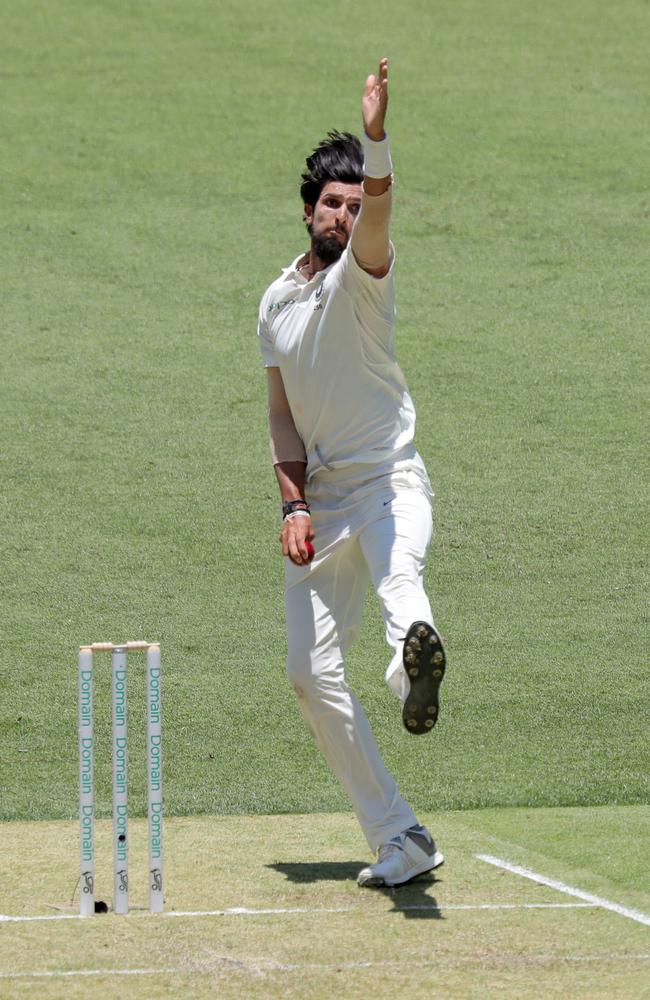 Sharma’s speed has dropped significantly from the first Test. (AAP Image/Richard Wainwright) 