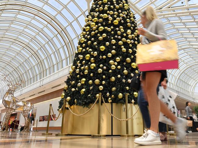 Christmas shoppers are seen at Chadstone The Fashion Capital in Melbourne, Monday, December 23, 2019. (AAP Image/Julian Smith) NO ARCHIVING