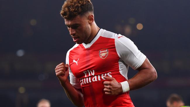 LONDON, ENGLAND - OCTOBER 25: Alex Oxlade-Chamberlain of Arsenal celebrates scoring his sides first goal during the EFL Cup fourth round match between Arsenal and Reading at Emirates Stadium on October 25, 2016 in London, England.  (Photo by Michael Regan/Getty Images)