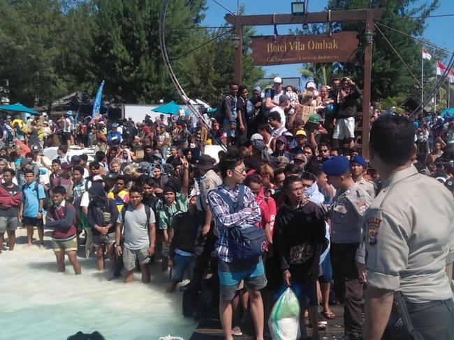 Hundreds of people attempting to leave Gili Trawangan, north of neighbouring Lombok island, a day after the quake. Picture: AFP/Indonesia Water Police