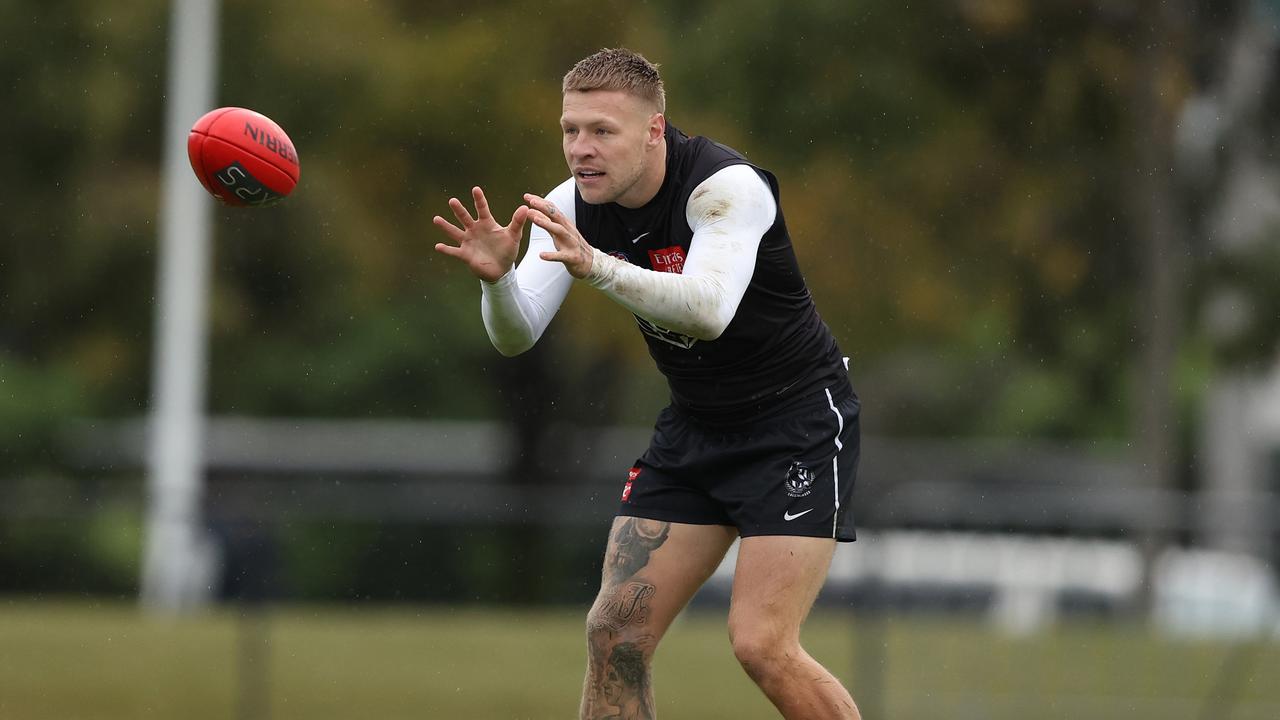 MELBOURNE, AUSTRALIA – JUNE 23: Jordan De Goey of the Magpies takes the ball during a Collingwood Magpies AFL training session at Olympic Park Oval on June 23, 2023 in Melbourne, Australia. (Photo by Robert Cianflone/Getty Images)