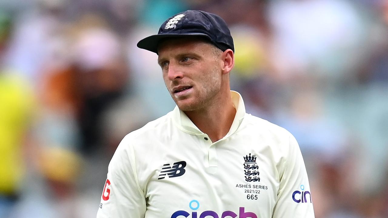 ADELAIDE, AUSTRALIA - DECEMBER 17: Jos Buttler of England reacts during day two of the Second Test match in the Ashes series between Australia and England at the Adelaide Oval on December 17, 2021 in Adelaide, Australia. (Photo by Quinn Rooney/Getty Images)