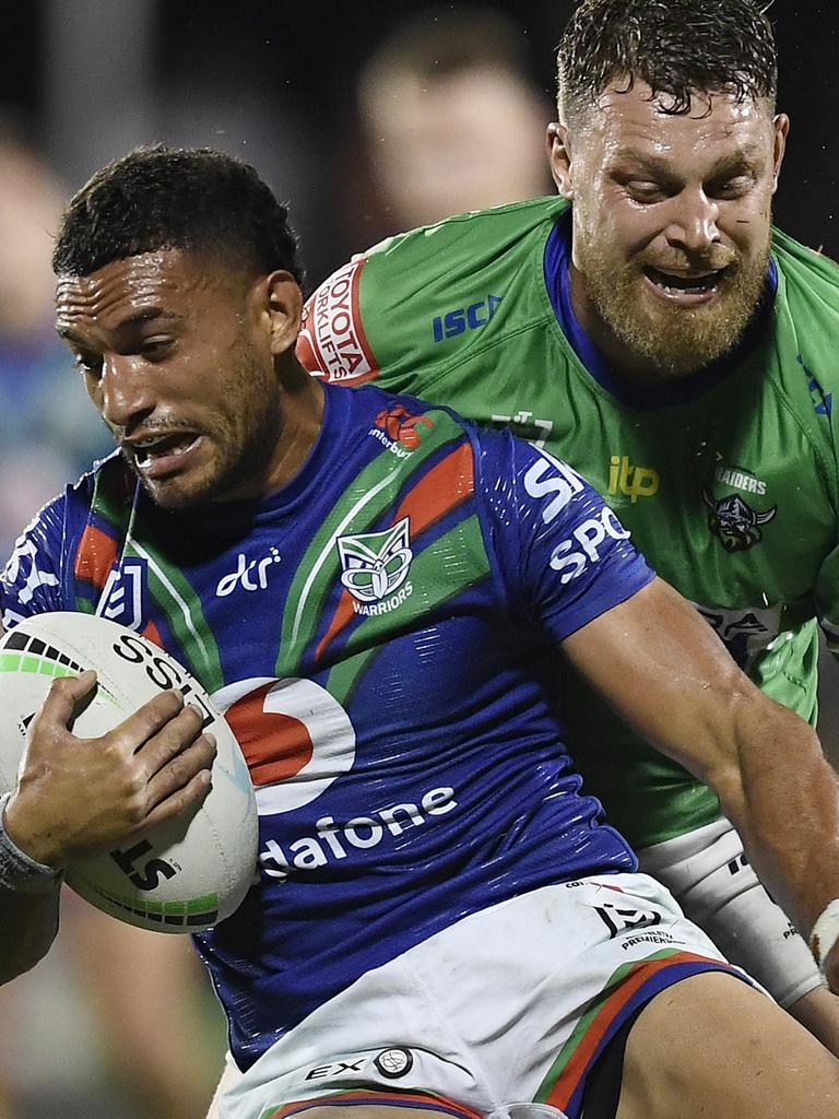 <p>MACKAY, AUSTRALIA - AUGUST 27: Marcelo Montoya of the Warriors is tackled by Elliott Whitehead of the Raiders during the round 24 NRL match between the New Zealand Warriors and the Canberra Raiders at BB Print Stadium, on August 27, 2021, in Mackay, Australia. (Photo by Ian Hitchcock/Getty Images)</p>