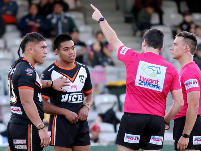 SUNDAY TELEGRAPH, APRIL 23, 2022: Magpies players sent off with seconds to go in the 2nd half, Harold Matts Cup: Western Suburbs Magpies v Canberra Raiders, Magpies win.Picture: Damian Shaw