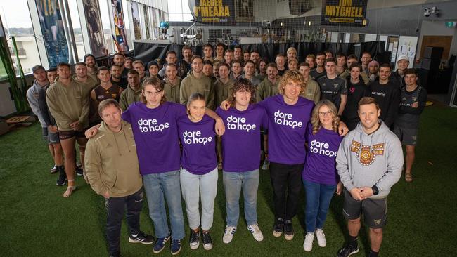 The late Paul Dear’s wife, Cherie (second from right), and children (second from right) Calsher, Maya, Nate and Harry, visited the Hawks this week.