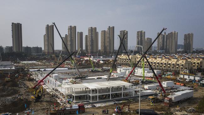 WUHAN, CHINA - JANUARY 28: (CHINA OUT) Hundreds of construction workers and heavy machinery build new hospitals to tackle the coronavirus on January 28, 2020 in Wuhan, China. Wuhan Huoshenshan hospital will be completed on February 2nd and put into use on February 5th, with the capacity of 1000 beds. (Photo by Getty Images)