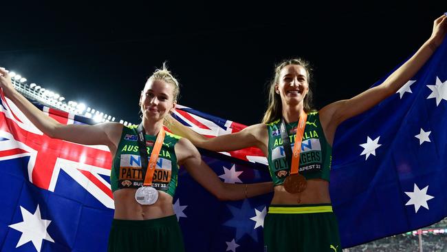 Eleanor Patterson (left) and Nicola Olyslagers both finished on the podium to help Australia claim a record haul of world championship medals. Picture: AFP