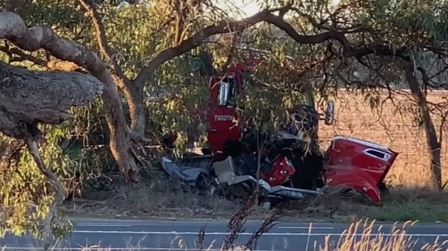 Five dead after a “catastrophic” crash near Strathmerton