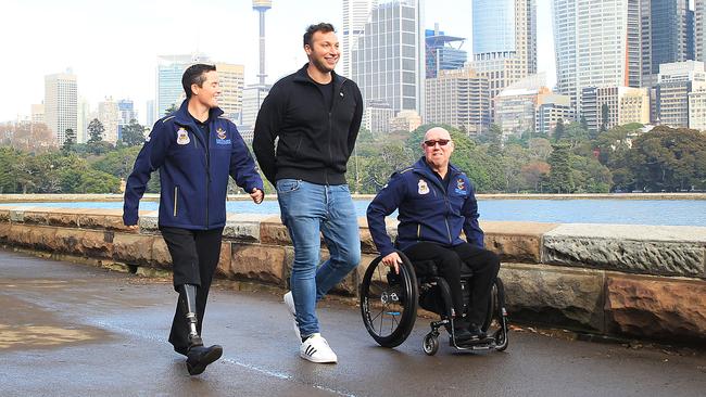 Ian Thorpe with Corporal Sonya Newman, who is training for the swimming team after having her right leg amputated.