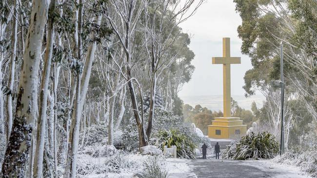 Snow at the Mount Macedon Memorial Cross in 2018. Pictured: Zoe Phillips