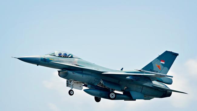 A Indonesian Air Force F-16 fighter jet takes off at RAAF Darwin for Exercise Elang AUSINDO 17.