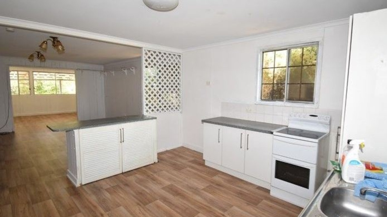 52 Podargus Pde Peregian Beach, $485/week.