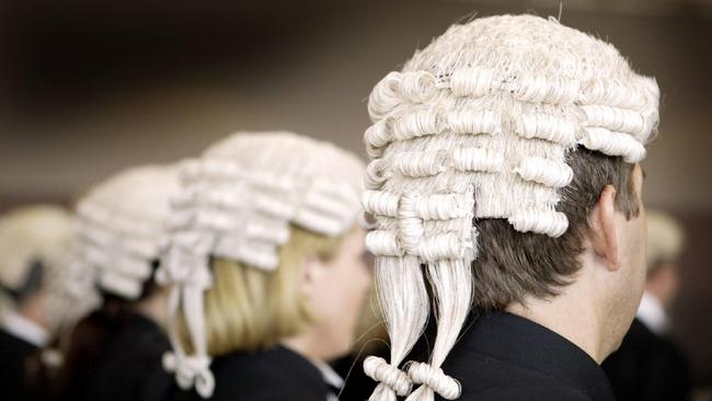 08/02/2004 BACKARCHIVE: Generic - Barristers in robes and wigs at Southport Magistrates Court .