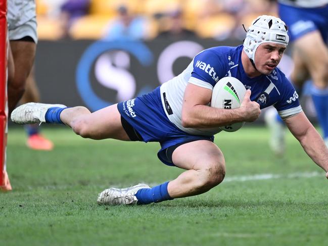 BRISBANE, AUSTRALIA – MAY 04: Reed Mahoney of the Bulldogs scores a try during the round nine NRL match between the Gold Coast Titans and Canterbury Bulldogs at Suncorp Stadium on May 04, 2025, in Brisbane, Australia. (Photo by Hannah Peters/Getty Images)