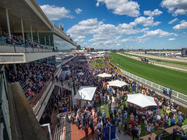 Picture perfect conditions greet racegoers at Caulfield. Picture: Jay Town