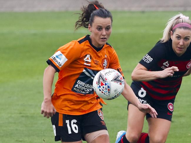 SYDNEY, AUSTRALIA - JANUARY 12: Hayley Raso of the Roar in possession during the round nine W-League match between the Western Sydney Wanderers and the Brisbane Roar at Marconi Stadium on January 12, 2020 in Sydney, Australia. (Photo by David Neilson/Getty Images)