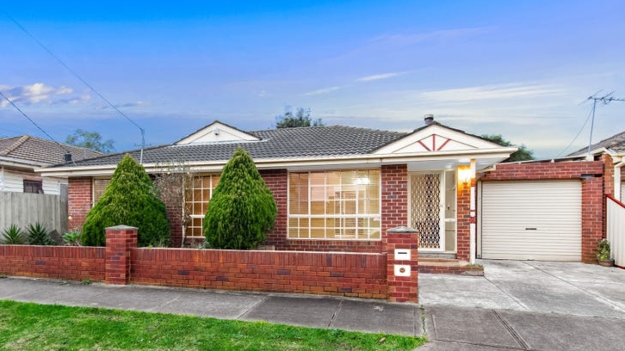 Affordable pads were still up for grabs in Sunshine – like 14 Freeman St, priced at $575,000 – $625,000.