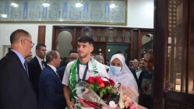 Warm Welcome in Algeria for Returned Olympic Team