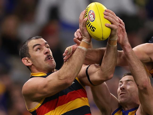 PERTH, AUSTRALIA - AUGUST 26: Taylor Walker of the Crows marks the ball during the round 24 AFL match between the West Coast Eagles and Adelaide Crows at Optus Stadium, on August 26, 2023, in Perth, Australia. (Photo by Paul Kane/Getty Images)