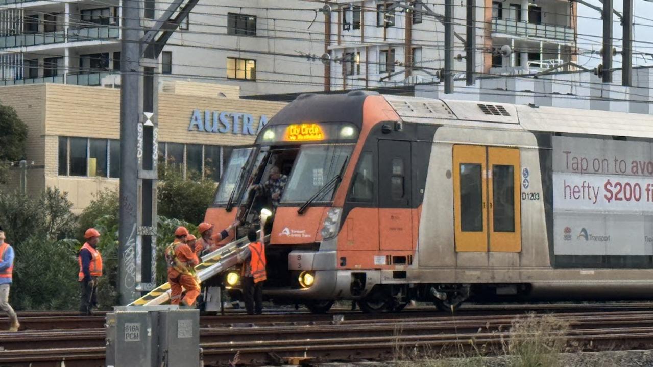 Sydney train chaos enters second day