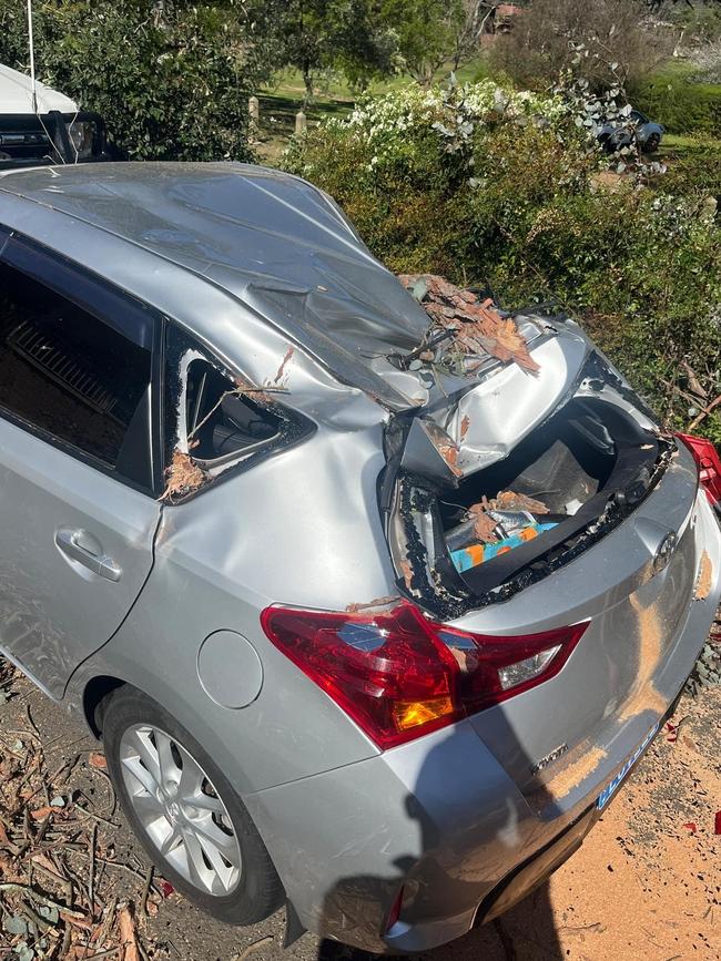 Damaging winds averaging 60 to 70 km/h have continued across the state on Monday, with gusts of up to 100km/h recorded across the Sydney Metropolitan, Illawarra, Central Tablelands, Blue Mountains and Hunter areas.