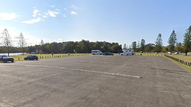 Pelicans Wharf, The Entrance North. Car park. Terilbah Reserve