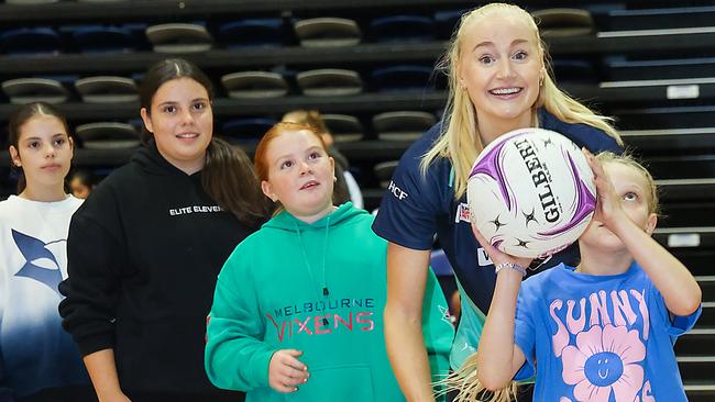 Launch of the 2024 Melbourne Fox Netball Season. Vixens player Jo Weston with junior girls on the court. Picture: Ian Currie