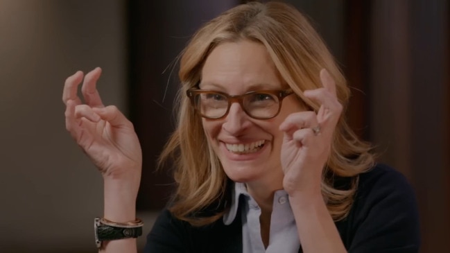 Julia Roberts finds out that she is not actually a Roberts