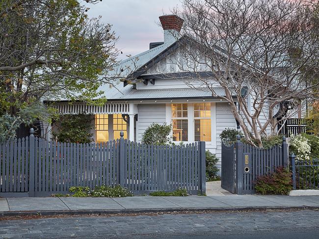 DO NOT USE. For HS Realestate/Home Living ONLY. Supplied pic for a Home Style story on Elgin House by architect Sarah Bryant from Bryant Alsop. Photo by Jack Lovel. MUST credit him.