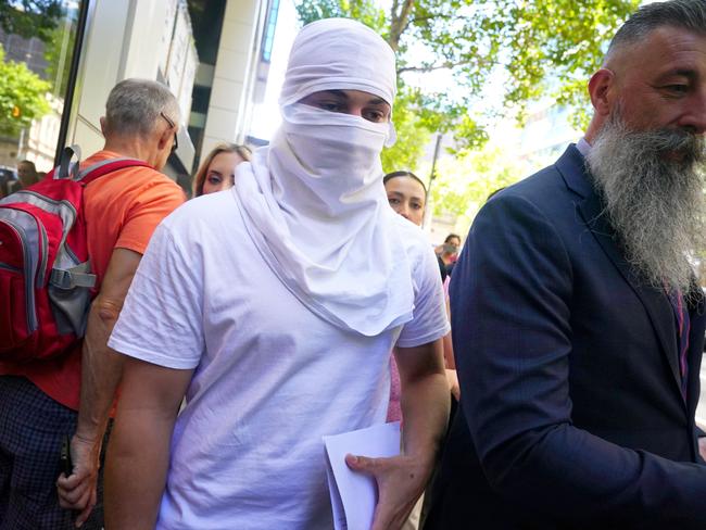 MELBOURNE AUSTRALIA - NewsWire Photos FEBRUARY 27, 2025: Graffiti artist Jack Gibson-Burrell AKA "Pam the Bird" is seen leaving the Melbourne Magistrates Court after been granted bail., Picture: NewsWire / Luis Enrique Ascui