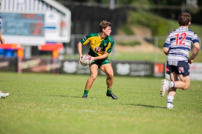 Jamie Alexander looks to pass. Picture: Holly Hope.