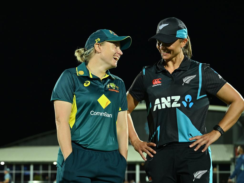 Australia captain Alyssa Healy and New Zealand stand-in captain Suzie Bates. Picture: Getty Images