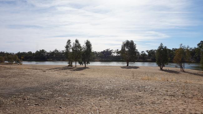 The 54-year-old man initially went missing from the beach area at Apex Park in Mildura on Tuesday afternoon Picture: Michael Di Fabrizio