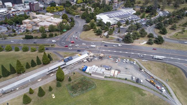 Contruction continues on the Remembrance Bridge linking the Hobart Domain and the Cenotaph. The work is set to continue into next year.