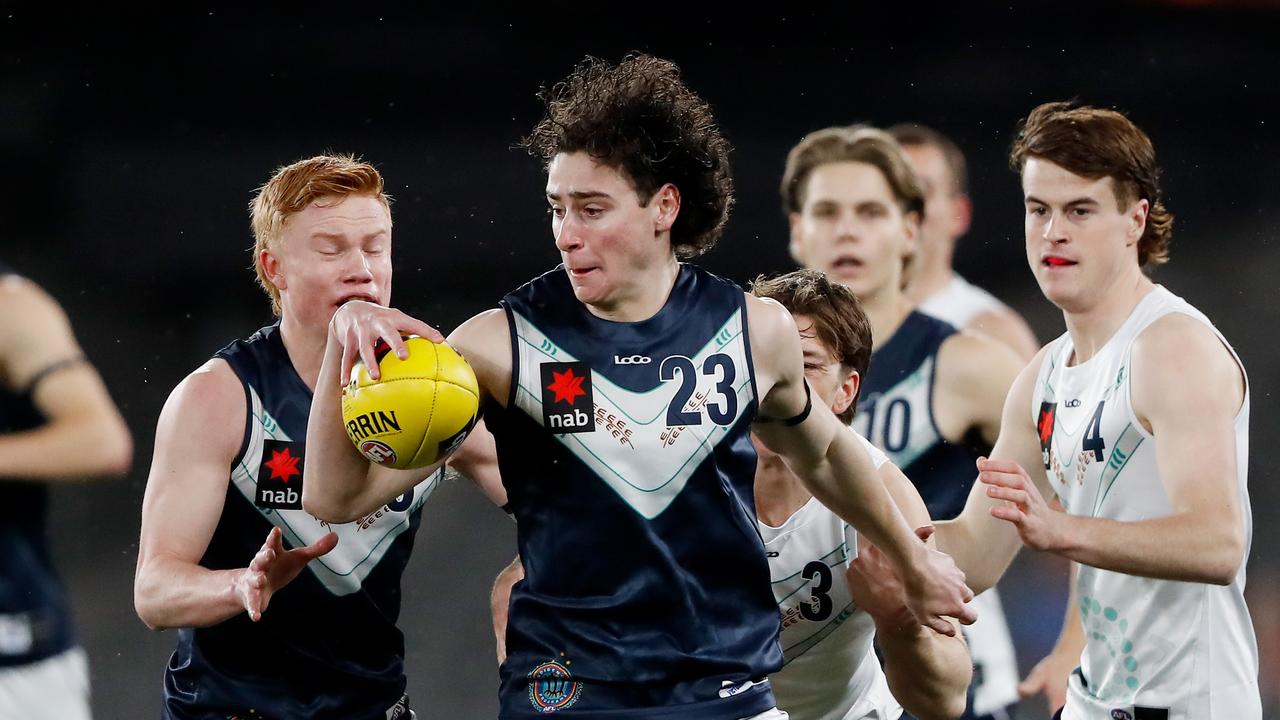 Elijah Tsatas has traits like Ryan Griffen. Picture: Dylan Burns/AFL Photos via Getty Images