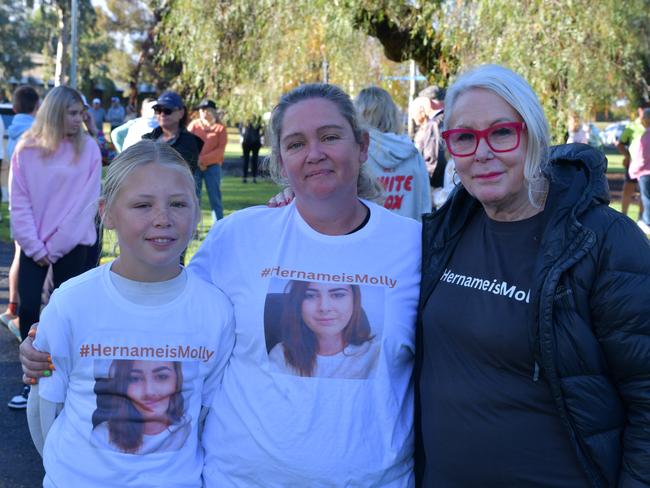 Jordi Shaw, Jacinda Acheson (organiser) and Forbes Mayor Phyllis Miller at the walk. Picture: Dane Millerd