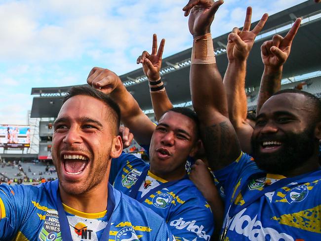 Eels players celebrate winning the 2016 Nines.