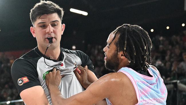 HOBART, AUSTRALIA - DECEMBER 25: Parker Jackson-Cartwright of the Breakers pushes the referee during the round 13 NBL match between Tasmania Jackjumpers and New Zealand Breakers at MyState Bank Arena, on December 25, 2024, in Hobart, Australia. (Photo by Steve Bell/Getty Images)