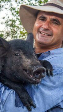 From ham to hull: Meet Pansy the Northern Territory fishing pig