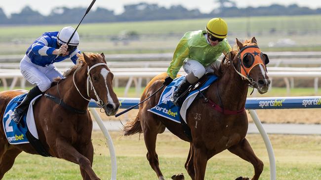 Sir Now (right) holds off Mesrour for an upset win at Murray Bridge. Picture: Makoto Kaneko