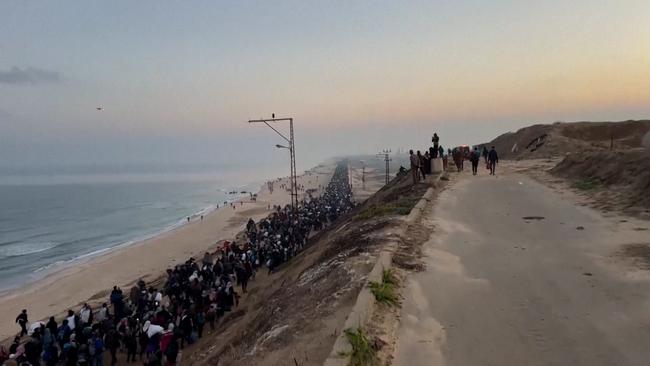 Thousands of Palestinians pack road on return to north Gaza