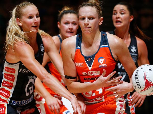 MELBOURNE, AUSTRALIA - MARCH 04: Sharni Layton of the Magpies and Bec Bulley of the Giants contest the ball during the round three Super Netball match between the Magpies and the Giants at Hisense Arena on March 4, 2017 in Melbourne, Australia. (Photo by Daniel Pockett/Getty Images)